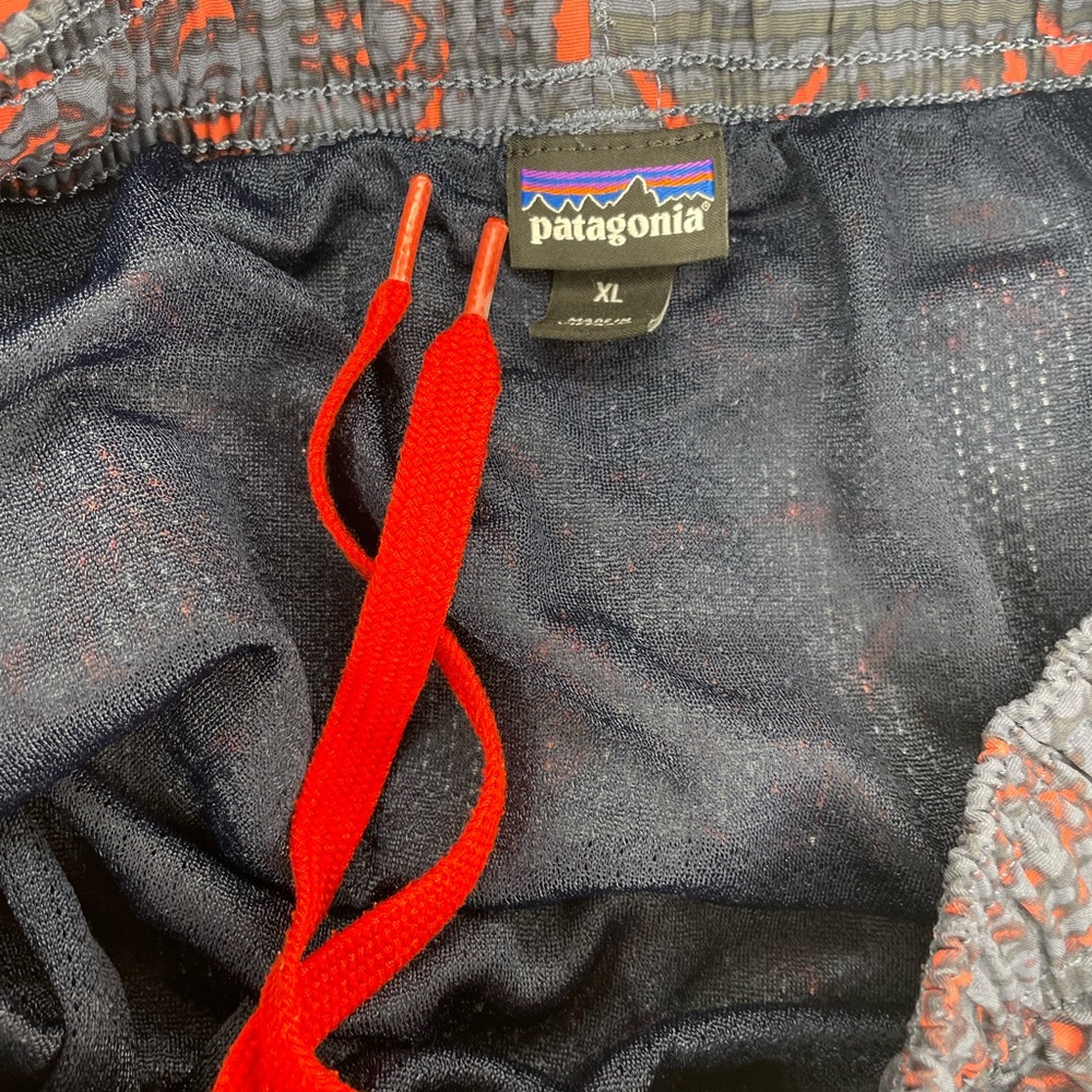 Patagonia 2 pocket, mesh lined, swim suit-Boys XL - Picture 5 of 5